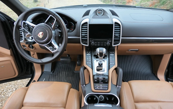 Porsche Cayenne cena 220000 przebieg: 60000, rok produkcji 2016 z Przecław małe 106
